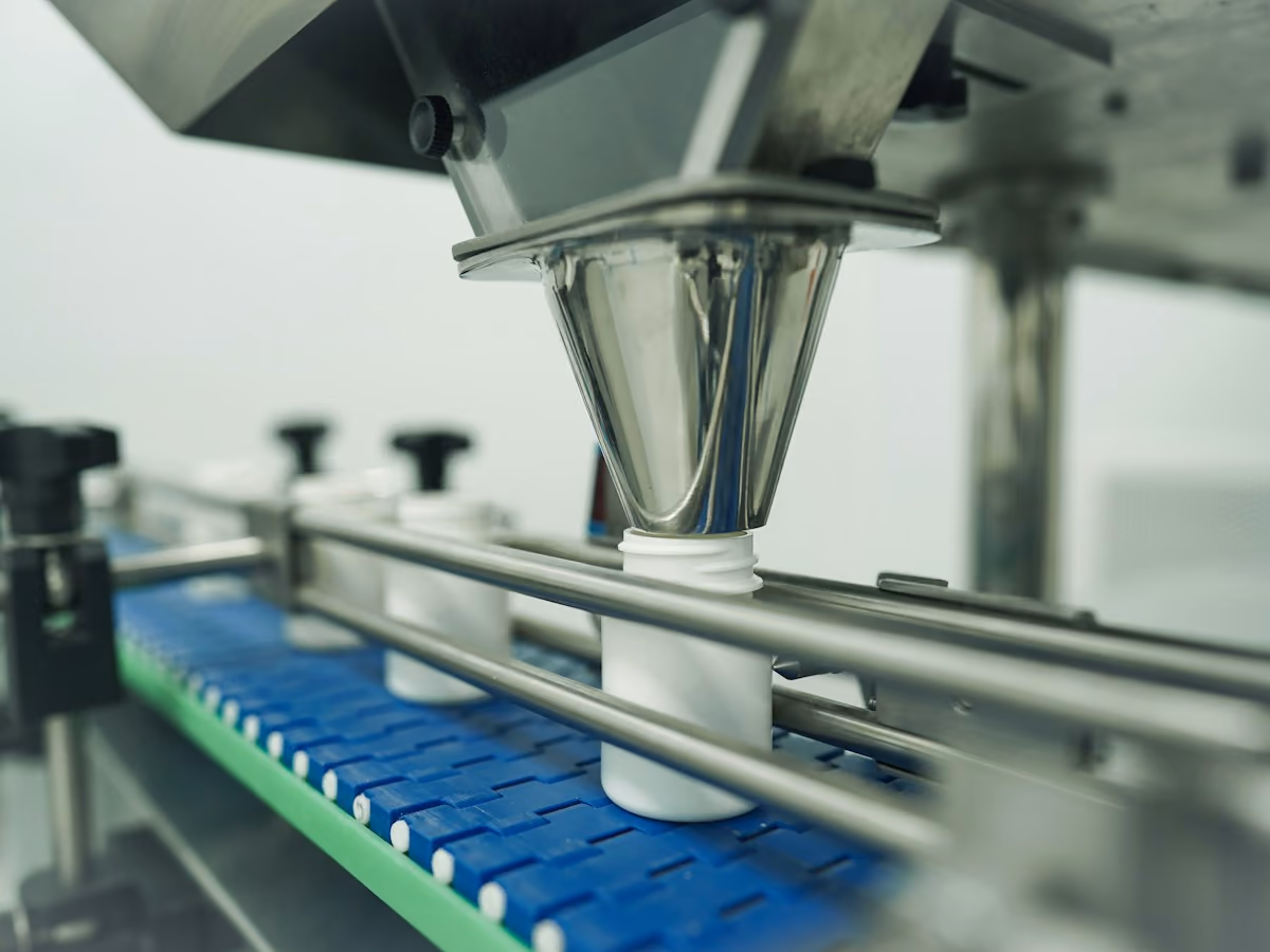 Flexible chain conveyor system